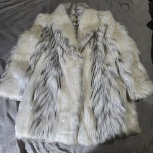 Elegant Faux Fur Coat in Cream and Gray